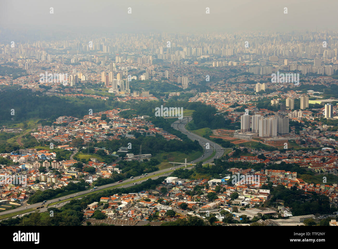 Vista panoramica sullo skyline cittadino della maggiore Sao Paulo, grande area metropolitana si trova in stato di San Paolo in Brasile Foto Stock