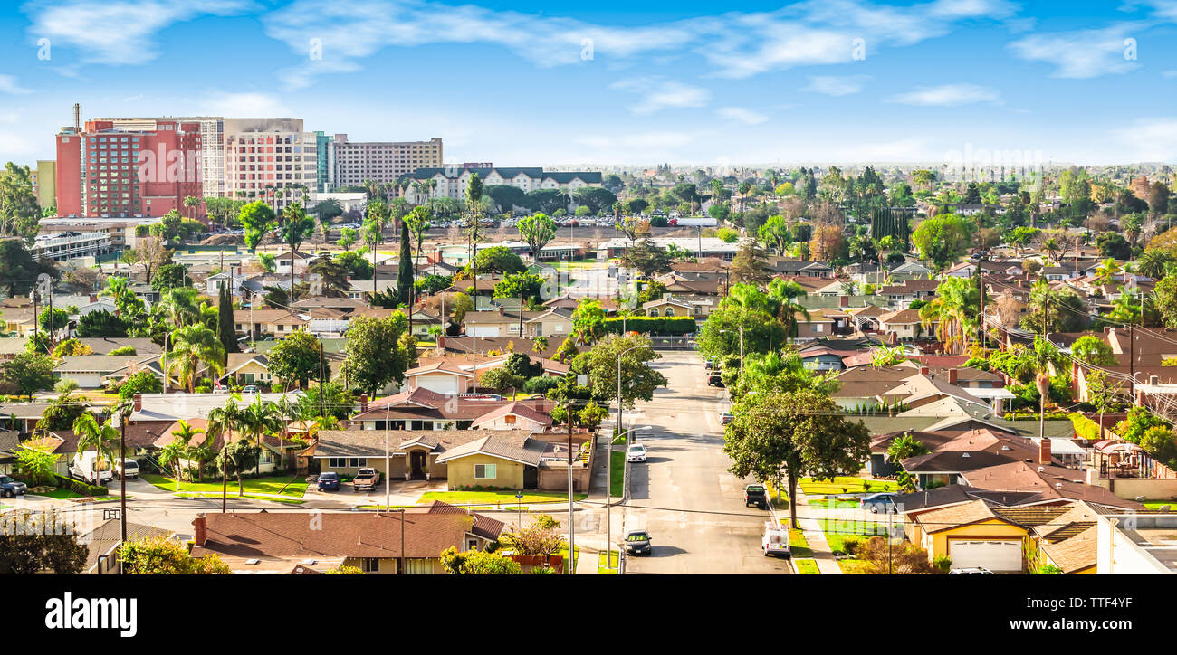 Vista panoramica di un quartiere di Anaheim, Orange County, California Foto Stock