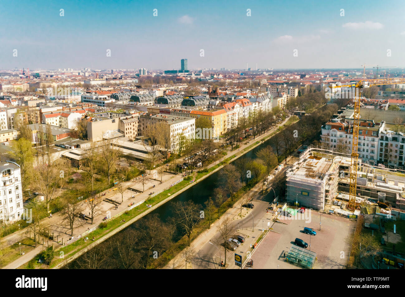 Vista aerea del canale a Paul linke ufer a Kreuzberg di Berlino Foto Stock