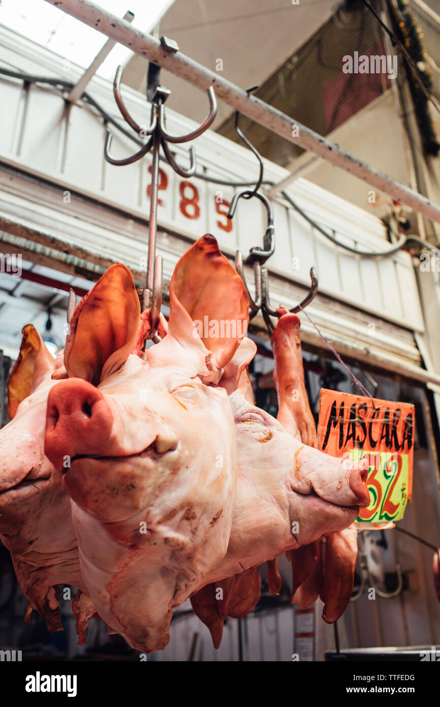 Teste di maiale per la vendita in Messico città di mercato Foto Stock