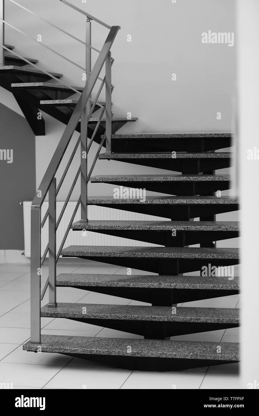 Moderne scale in ufficio Foto Stock Moderne scale in ufficio Foto Stock
