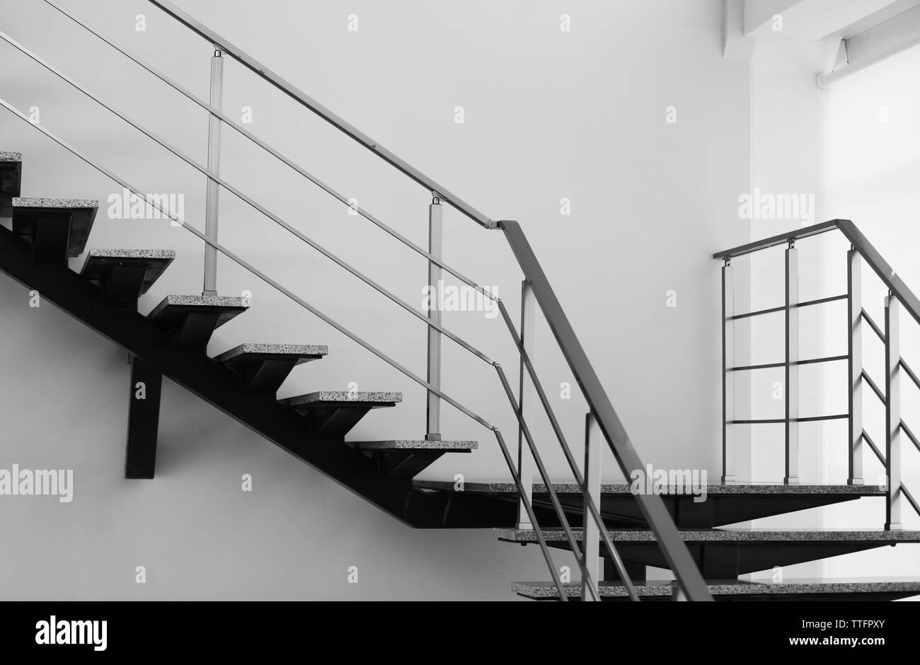 Moderne scale in ufficio Foto Stock Moderne scale in ufficio Foto Stock