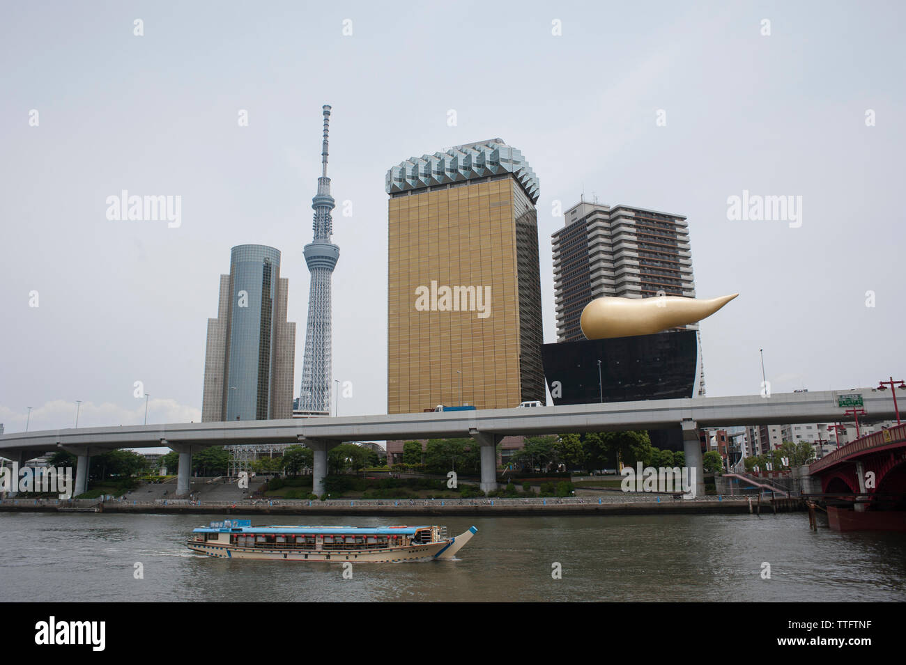 Tokyo Sky Tree da edifici contro sky Foto Stock