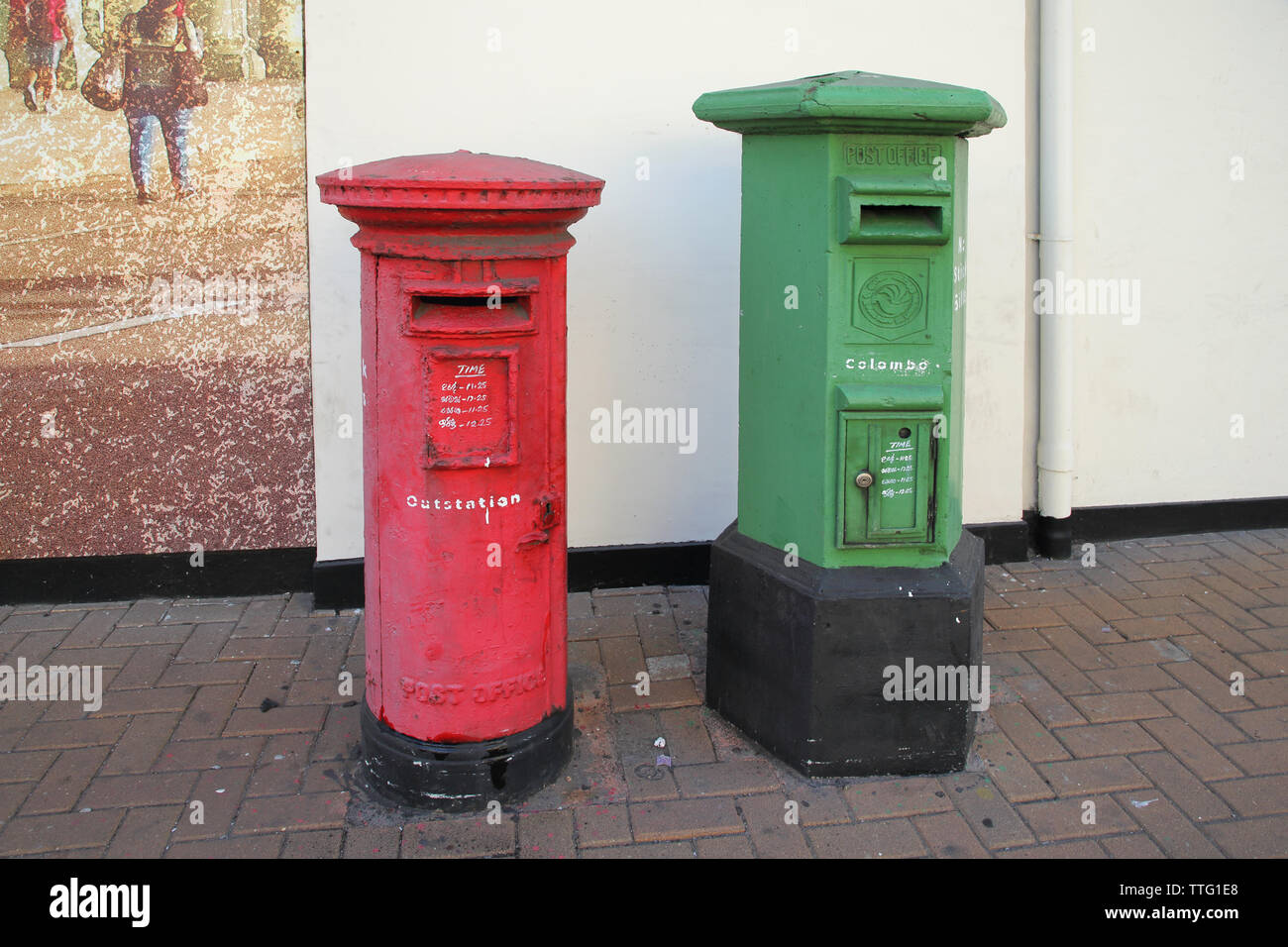 Vecchio rosso e verde di casella postale in Colombo Sri lanka Foto Stock