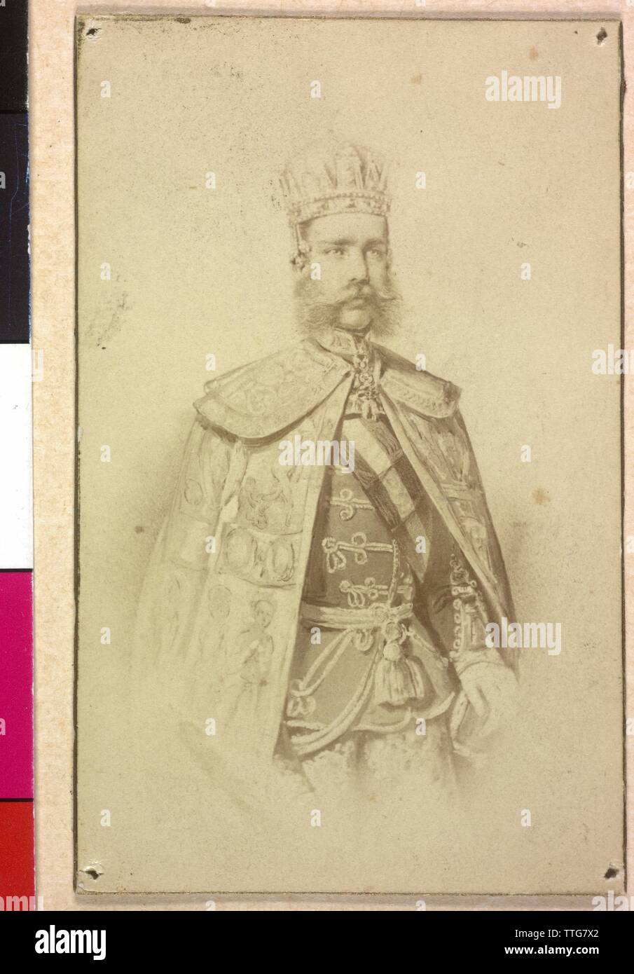 Franz Joseph I, imperatore d'Austria, picture in costume di fantasia ungherese della incoronazione di accappatoi, di una tuta di nazionale ungherese di costume, incoronazione mantello e Santa Corona di Ungheria la riproduzione fotografica basata su un modello di grafico, Additional-Rights-Clearance-Info-Not-Available Foto Stock
