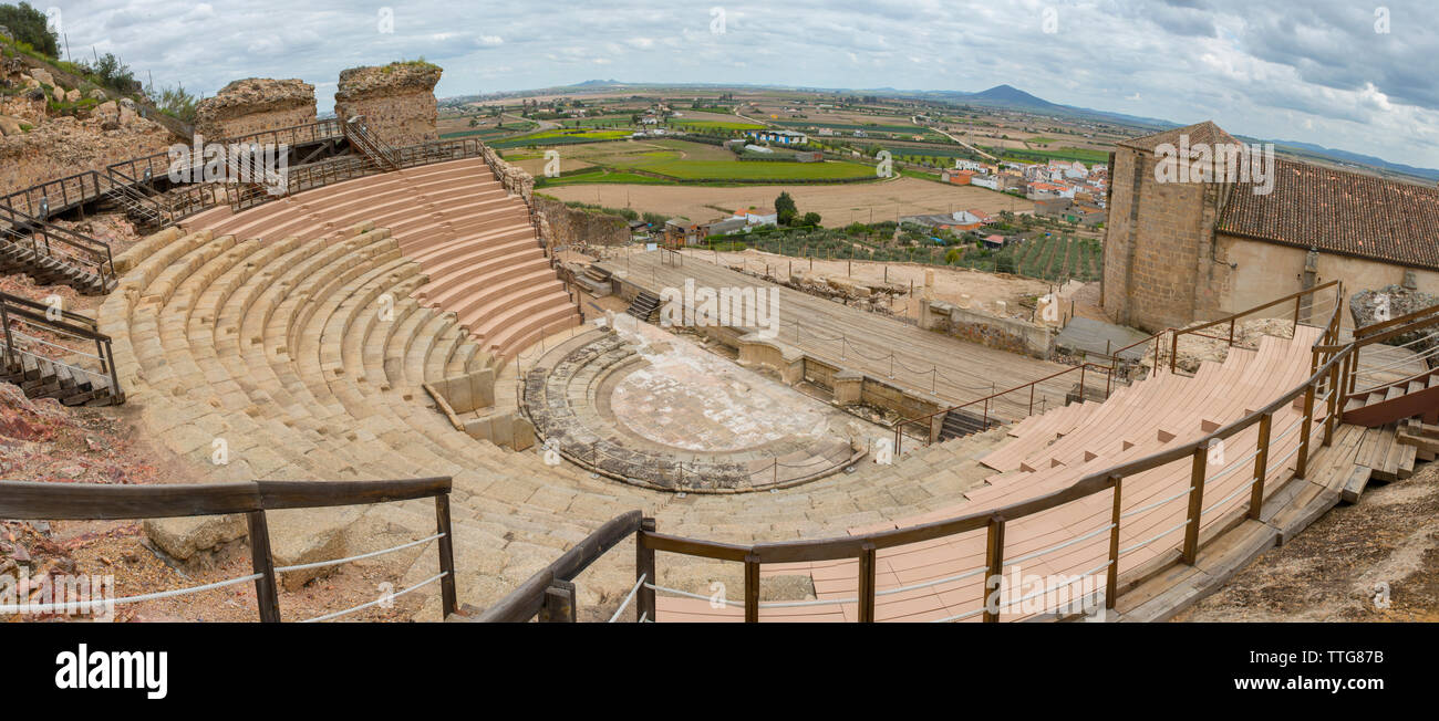 MedellÌ_n teatro romano panoramica, Estremadura, Spagna. Scattato dalla parte superiore Foto Stock