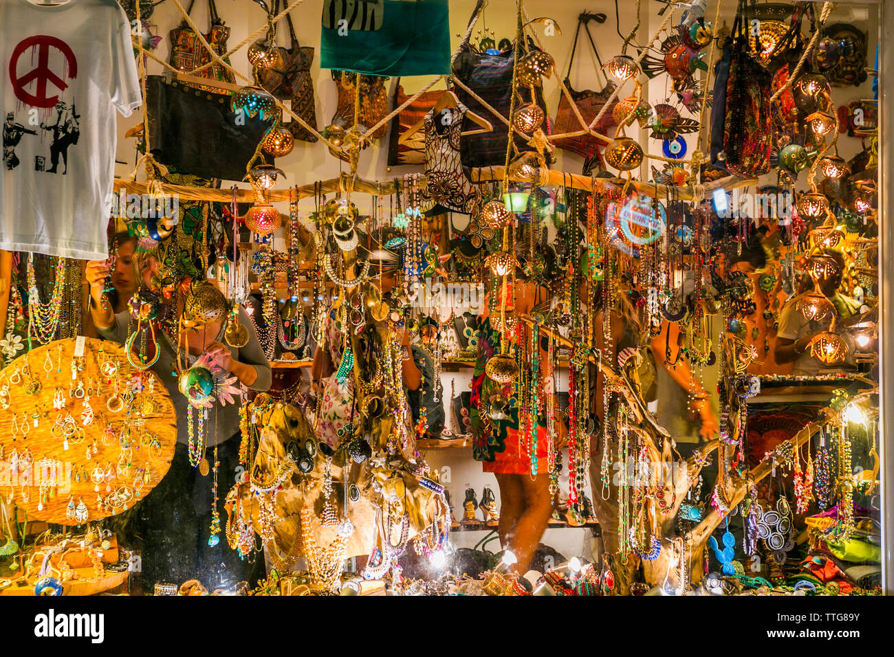 Negozio di moda. Zahara de los Atunes. Costa de la Luz. La provincia di Cadiz Cadice. Andalusia. Andalusia. Spagna. Foto Stock