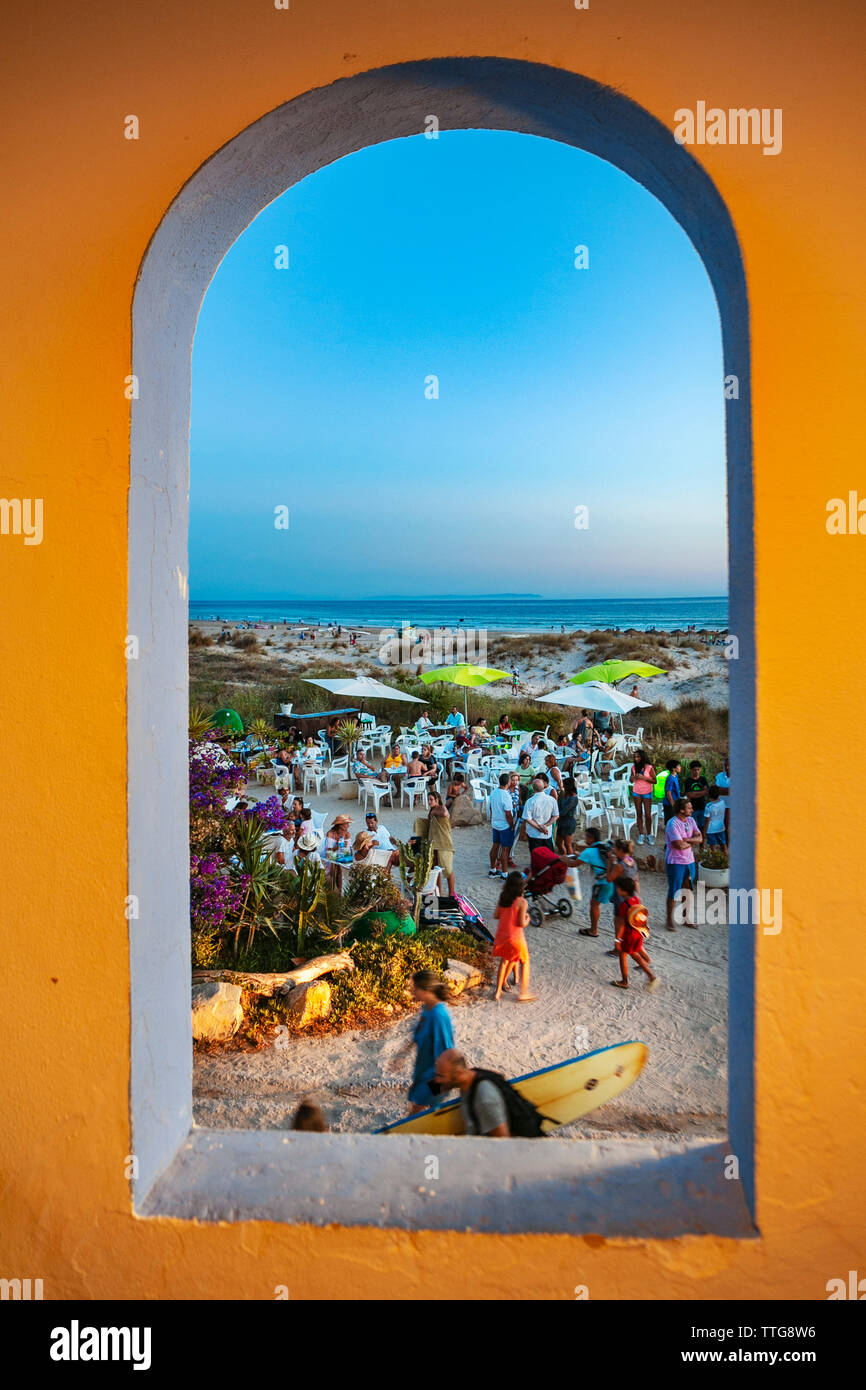 La Ballena Verde Bar -Chiringuito. Zahara de los Atunes. Barbate comune. Costa de la Luz. La provincia di Cadiz Cadice. Andalusia. Andalusia. Spagna Foto Stock