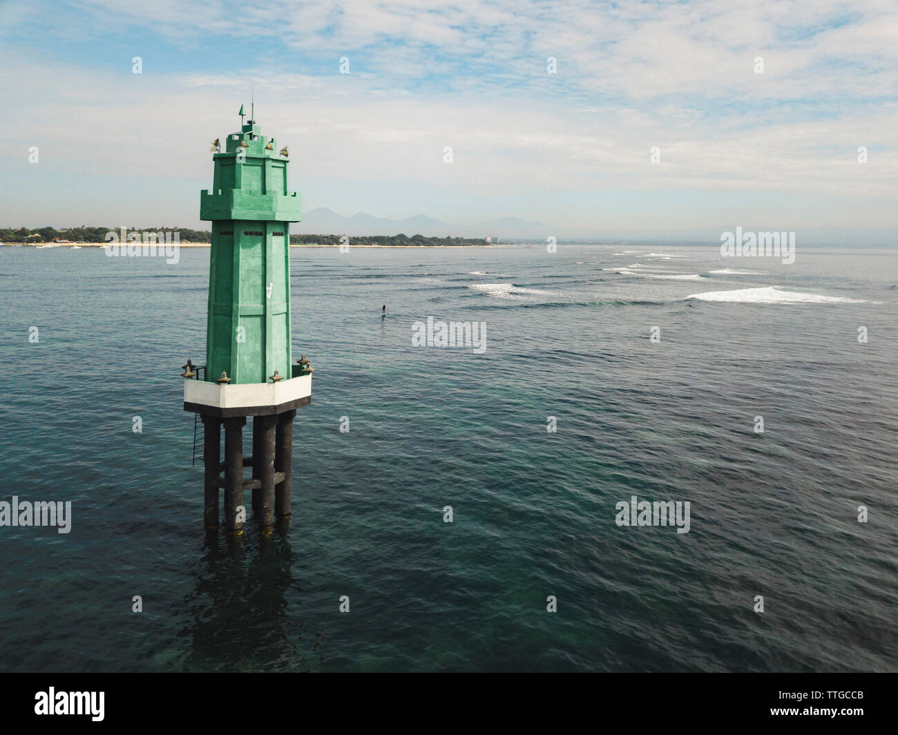Vista aerea del faro sul mare Foto Stock