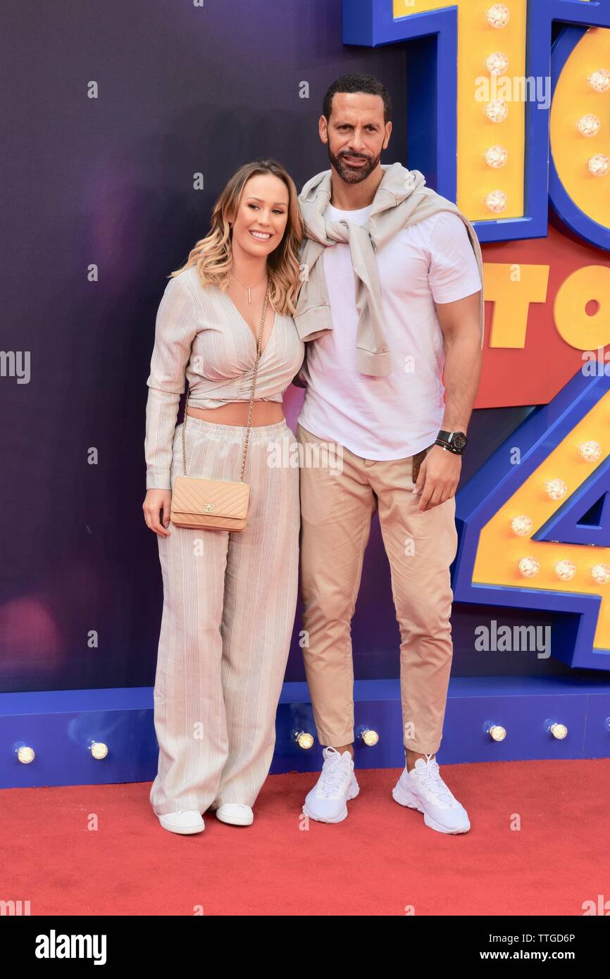 Rio Ferdinand, Kate Wright. Toy Story 4 Premiere europeo, Odeon Luxe, Leicester Square, Londra. Regno Unito Foto Stock