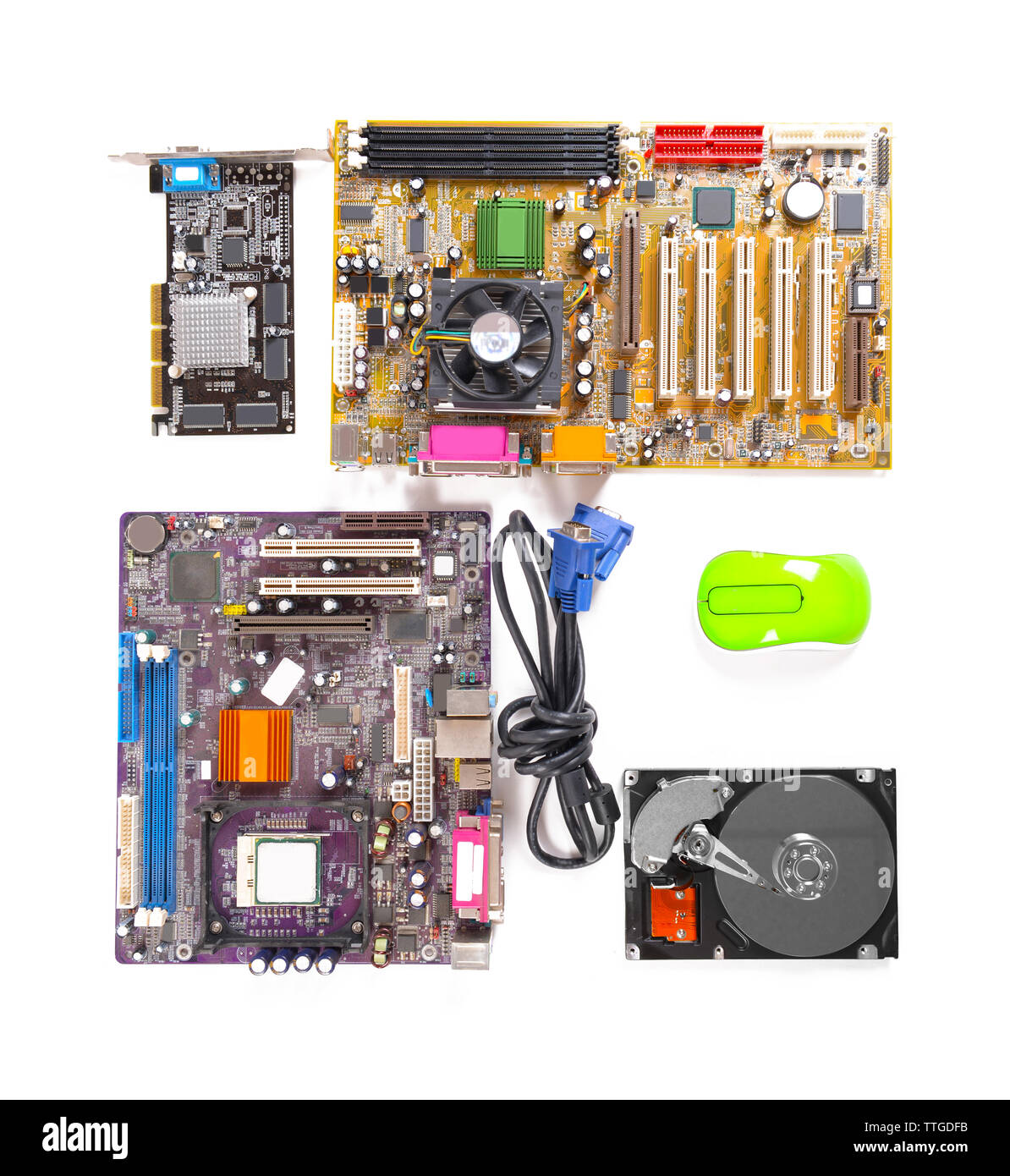 Insieme di parti di un computer isolato su bianco Foto Stock