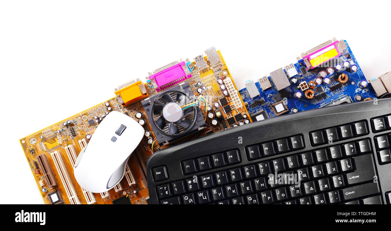 Insieme di parti di un computer isolato su bianco, spazio di copia Foto Stock