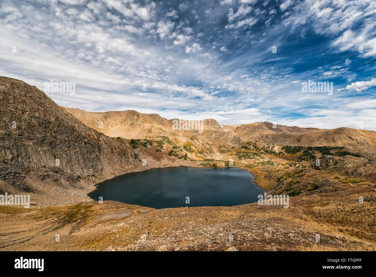 Lago alpino nei picchi indiano deserto Foto Stock