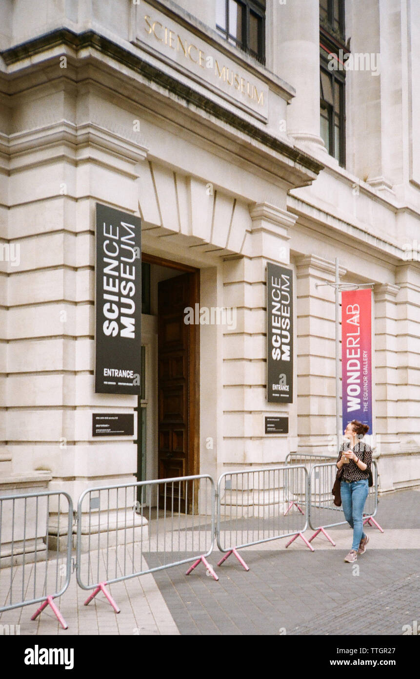 Museo della Scienza ingresso, Exhibition Road, Kensington, Londra, Inghilterra, Regno Unito. Foto Stock