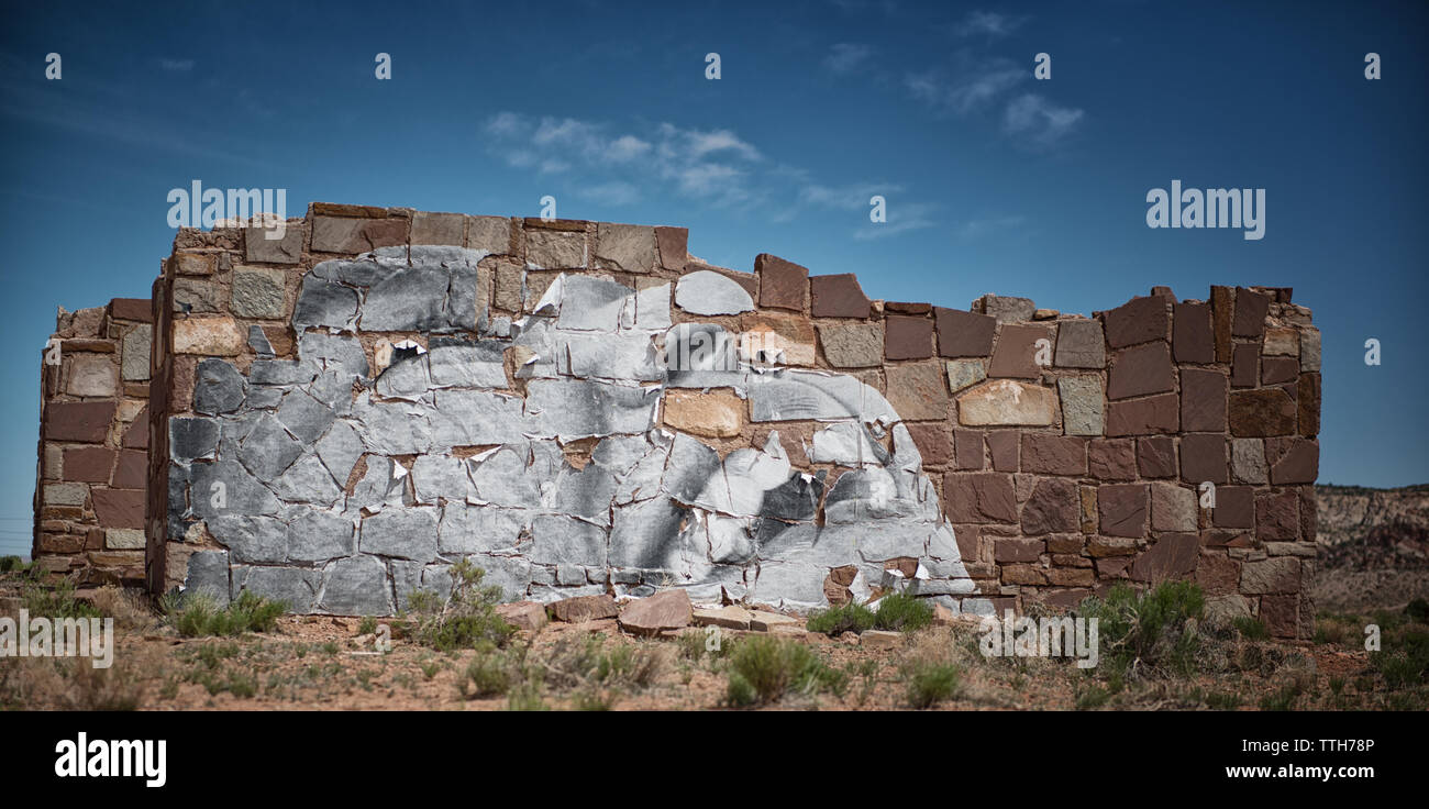 Le rovine dei Pueblo con illustrazione rappresentativa visualizzato, Navajo Nation Foto Stock