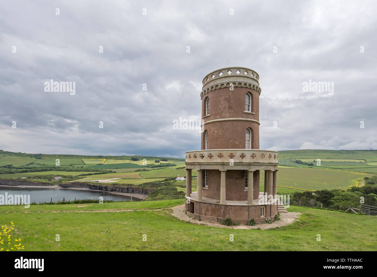 Clavell Tower e Kimmeridge Bay si trova all' interno di un marine zona speciale di conservazione, Dorset, England, Regno Unito Foto Stock