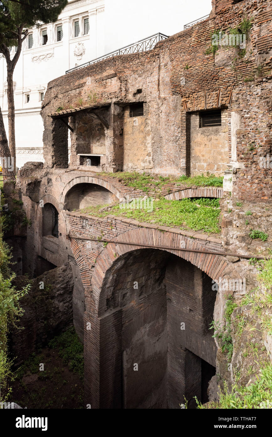 Roma. L'Italia. Insula dell' Ara Coeli, resti di un appartamento romano di blocco dal II secolo D.C., negozi ("tabernae") sul livello inferiore si trovano nove metr Foto Stock