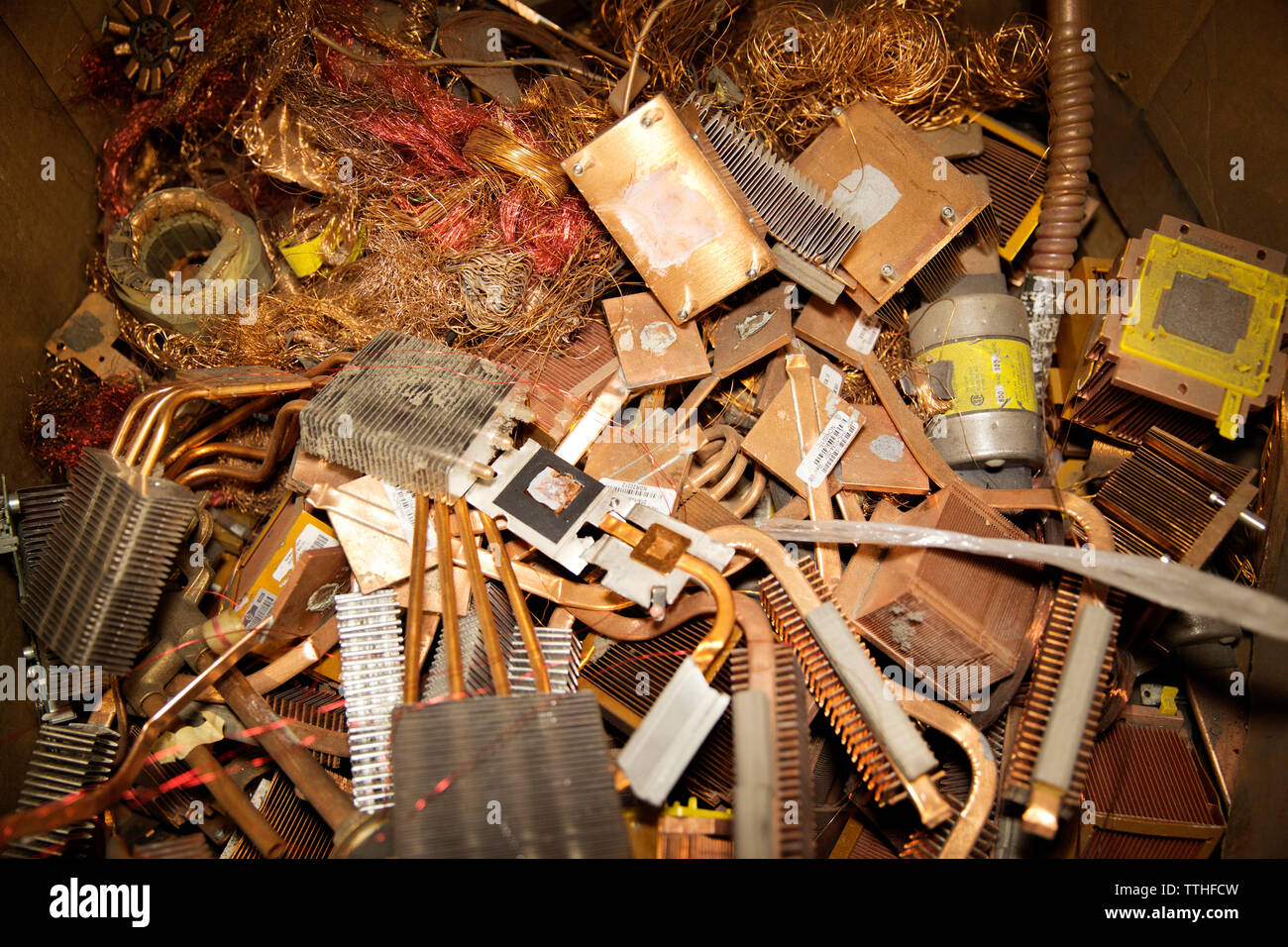 Angolo di Alta Vista della rovina attrezzature metalliche in attrezzature di riciclo Foto Stock