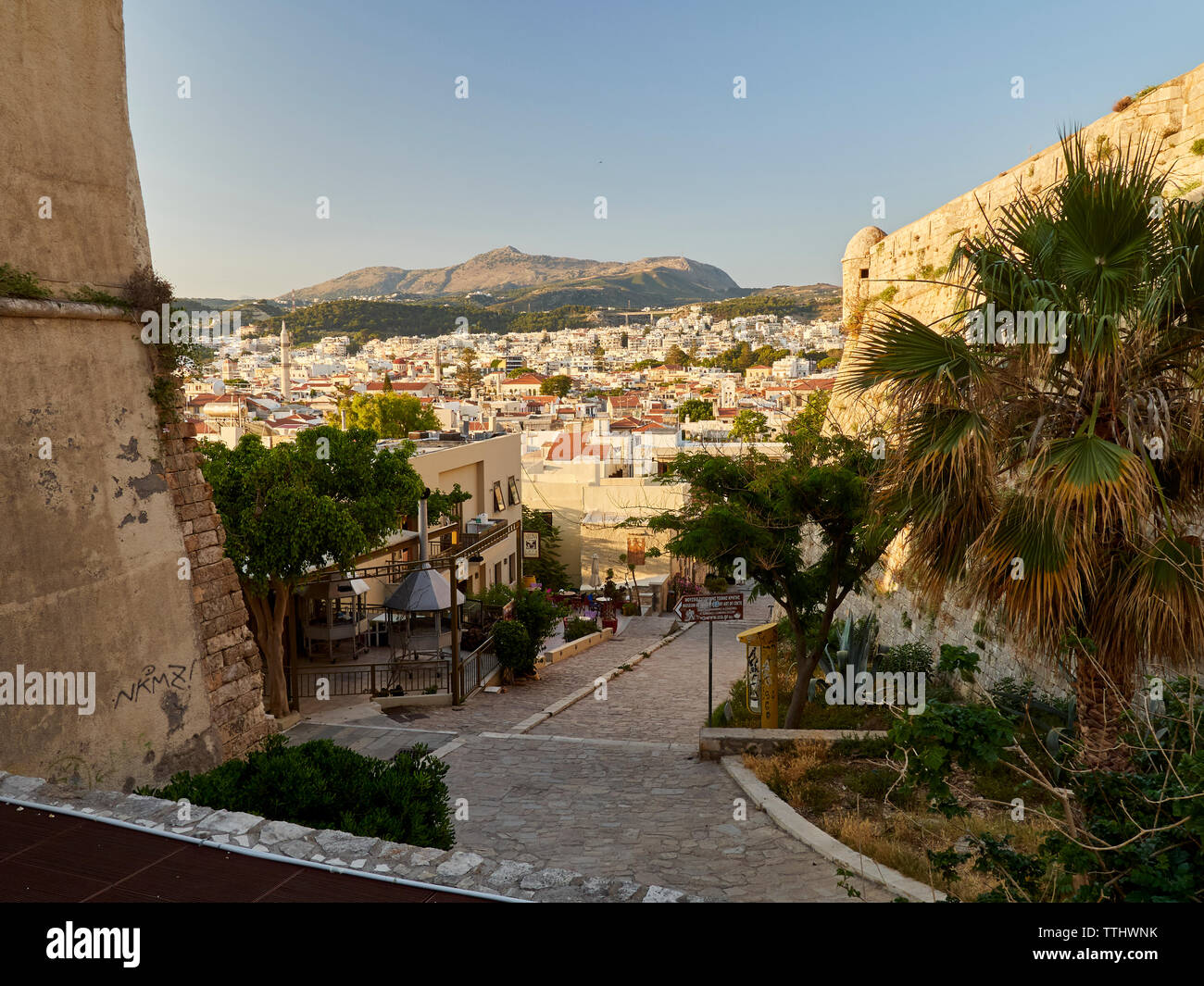 Il vecchio castello (Fortezza) e vista della città di Rethymno (Rethymnon), Creta, Isole Greche, Grecia, Europa Foto Stock