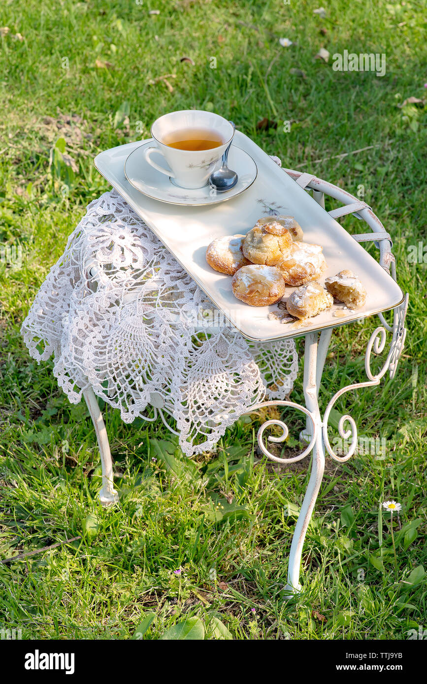 Il tè è una caratteristica di spicco della cultura britannica e della società. Foto Stock