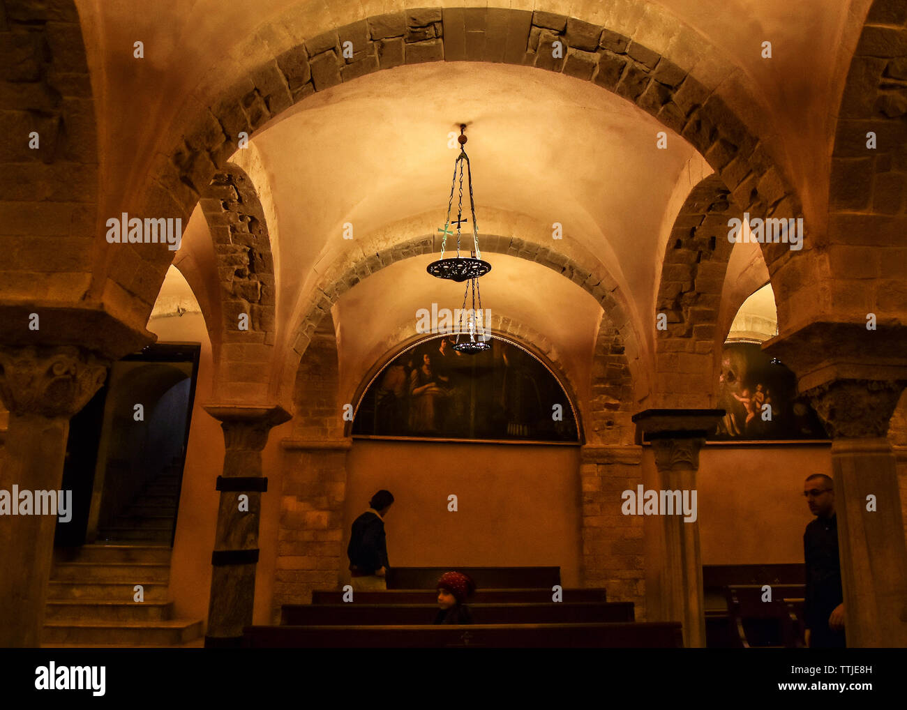 Cripta della Basilica Pontificia di San Nicola (Basilica di San Nicola) , Chiesa di Bari, Italia meridionale, conserva le reliquie di San Nicola. Foto Stock