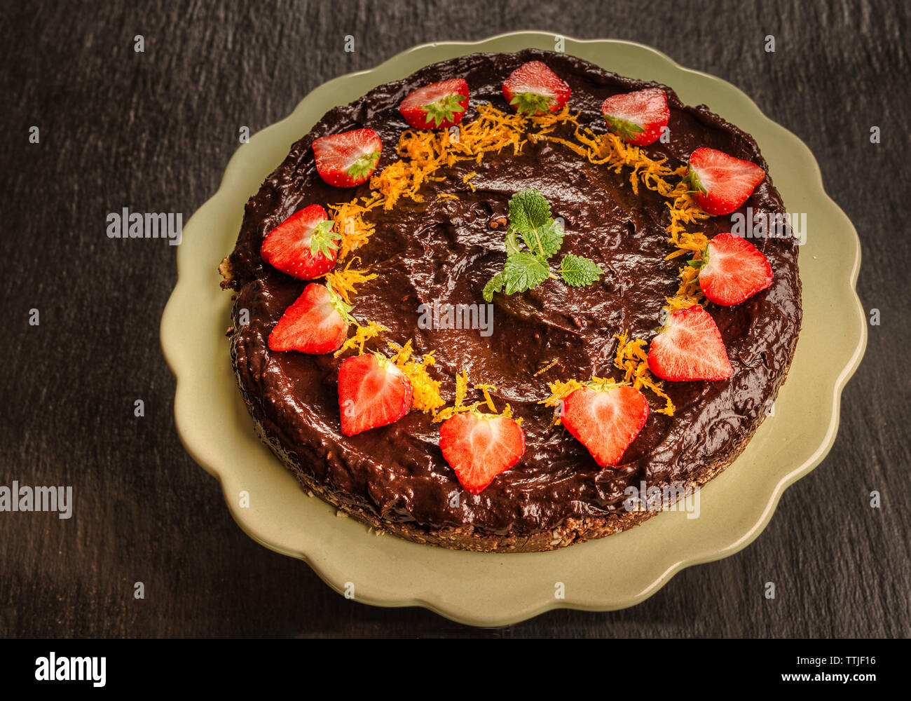 Torta al cioccolato con fragole Foto Stock