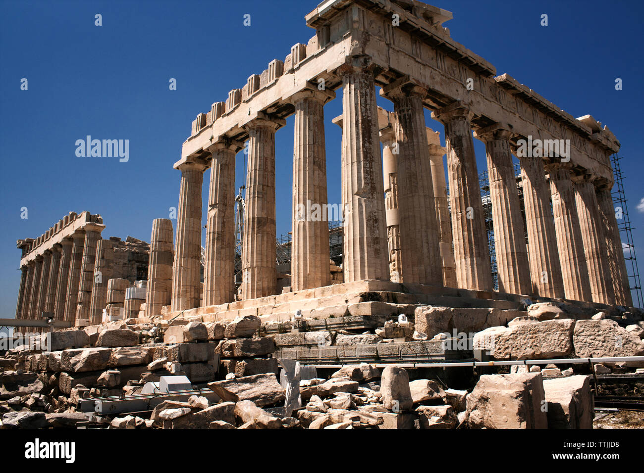Vista del Partenone contro il cielo chiaro Foto Stock