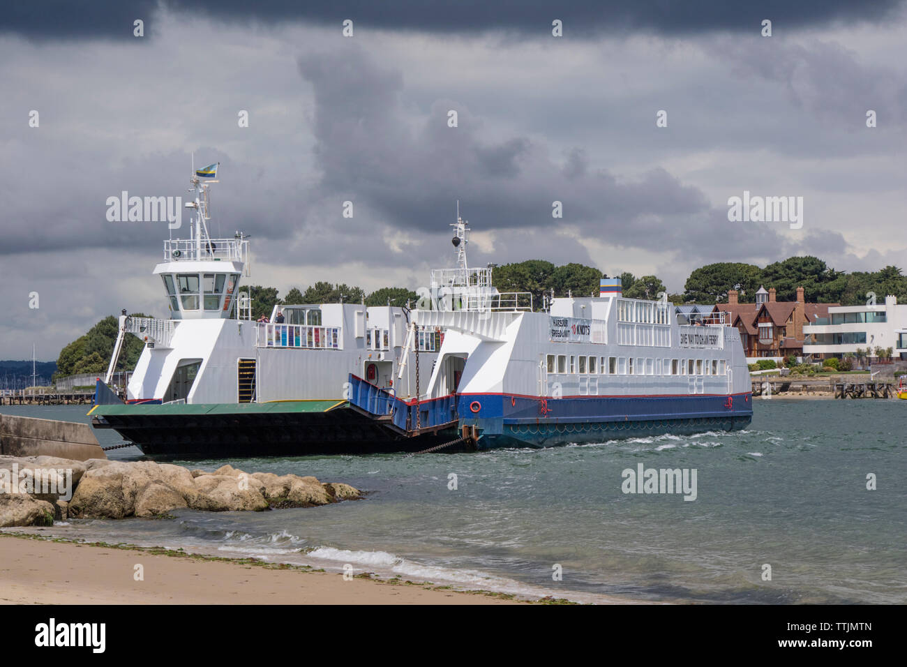 Catena Studland traversata in traghetto da banchi di sabbia a Studland Bay, Piscina Porto,dorset, England, Regno Unito Foto Stock