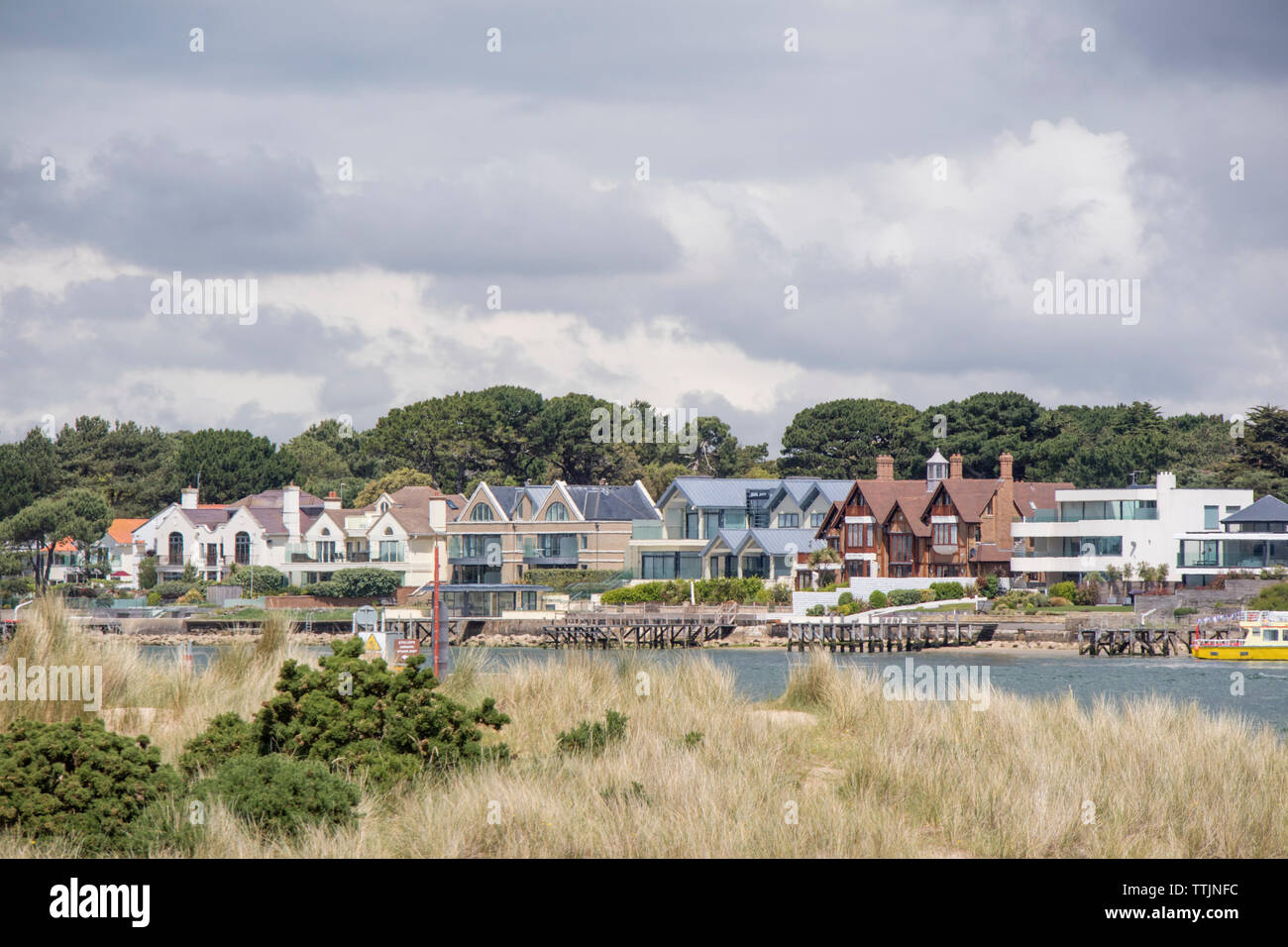 Banchi di sabbia e la piscina porto dalla penisola Studland, Dorset, Inghilterra. Regno Unito Foto Stock