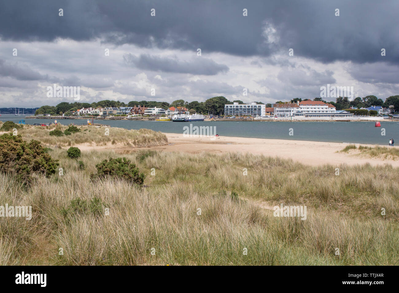 Banchi di sabbia e la piscina porto dalla penisola Studland, Dorset, Inghilterra. Regno Unito Foto Stock