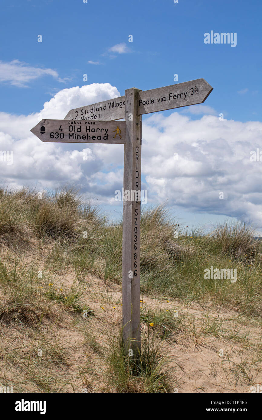 Sentiero segno a Studland, piscina e Old Harry Rocks, Dorset, England, Regno Unito Foto Stock