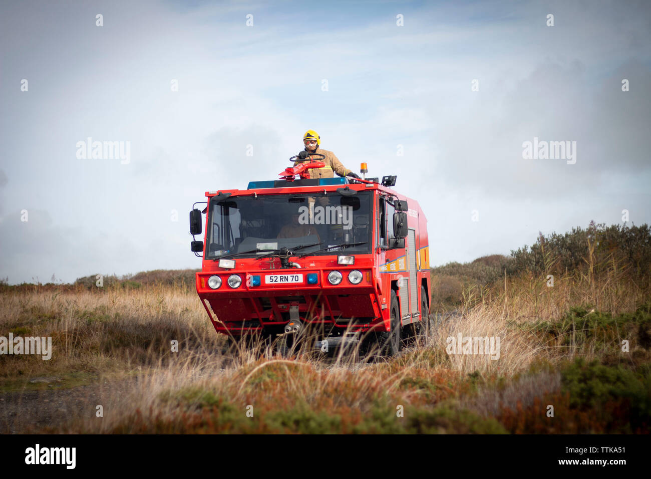 Incendio di camion inviati per spegnere un incendio. Foto Stock