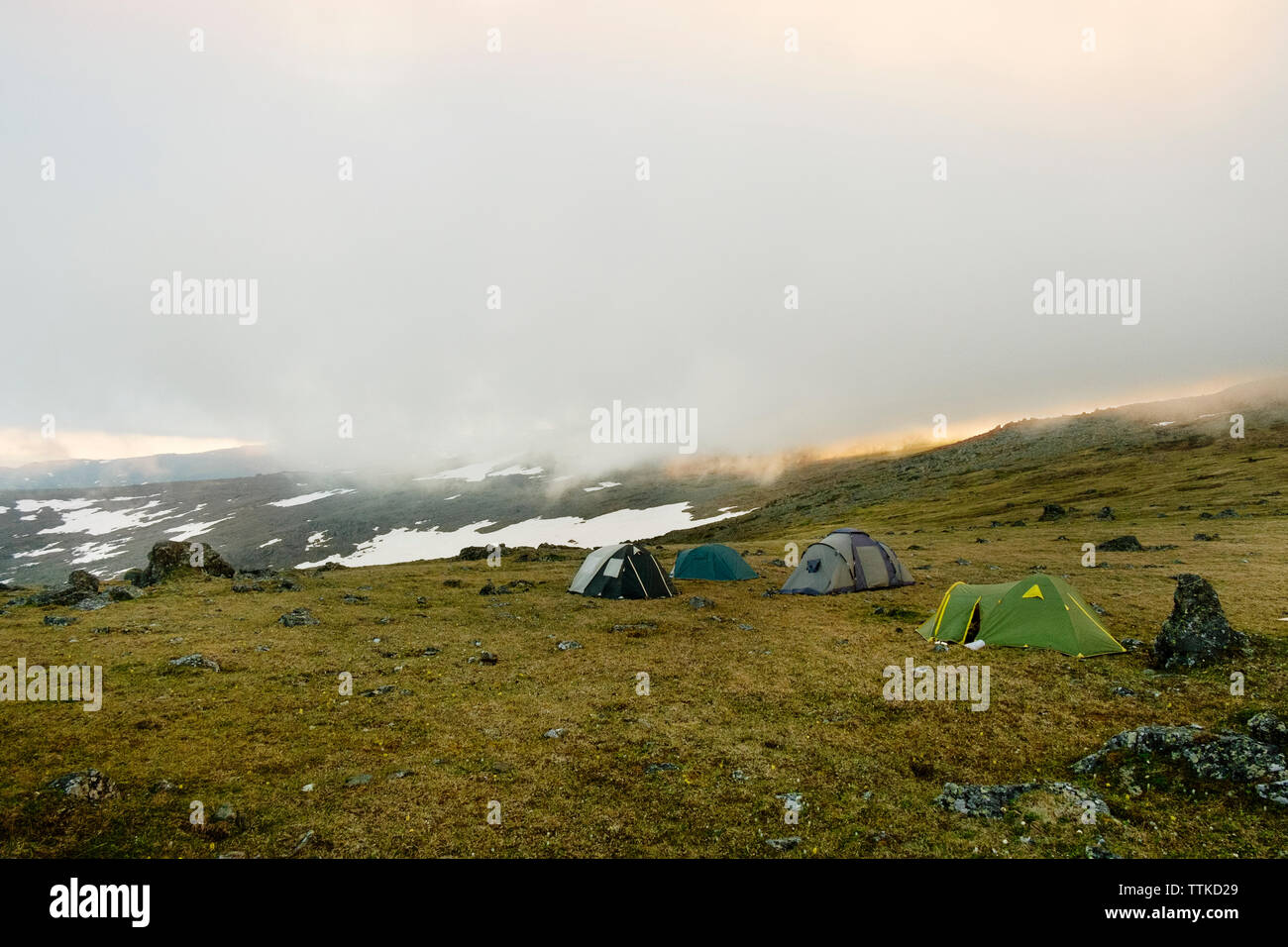 Tende sulla montagna Foto Stock