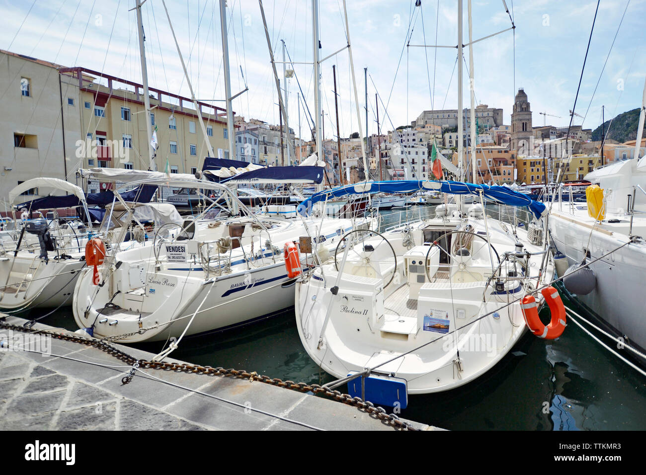 Velieri ormeggiati nel porto di Gaeta - Italia Foto Stock