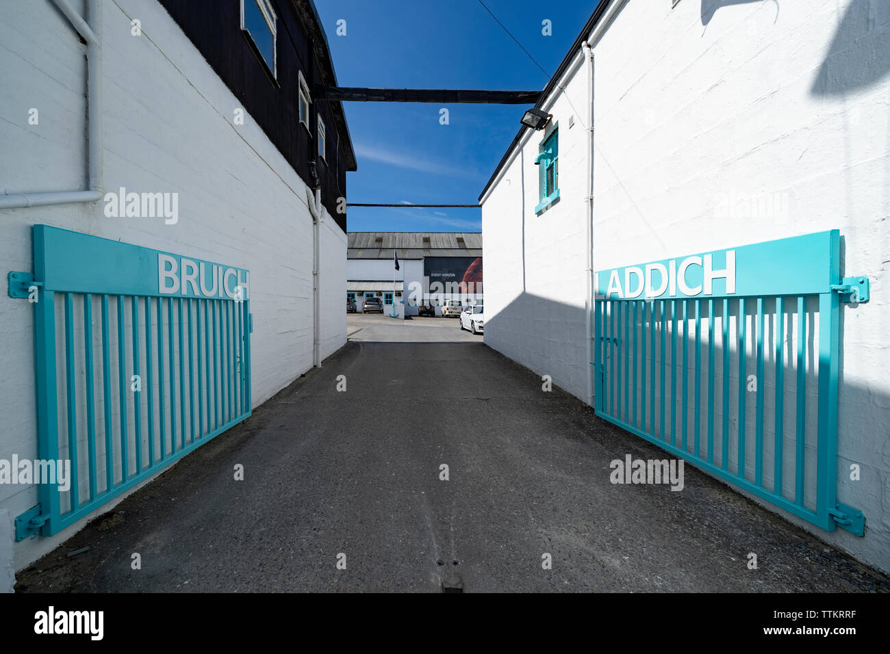 Bruichladdich distilleria sull isola di Islay nelle Ebridi Interne della Scozia, Regno Unito Foto Stock