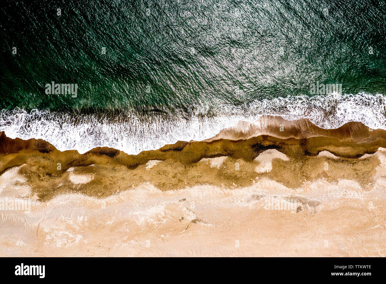 Vista aerea della spiaggia deserta e la zona costiera in Giappone Foto Stock