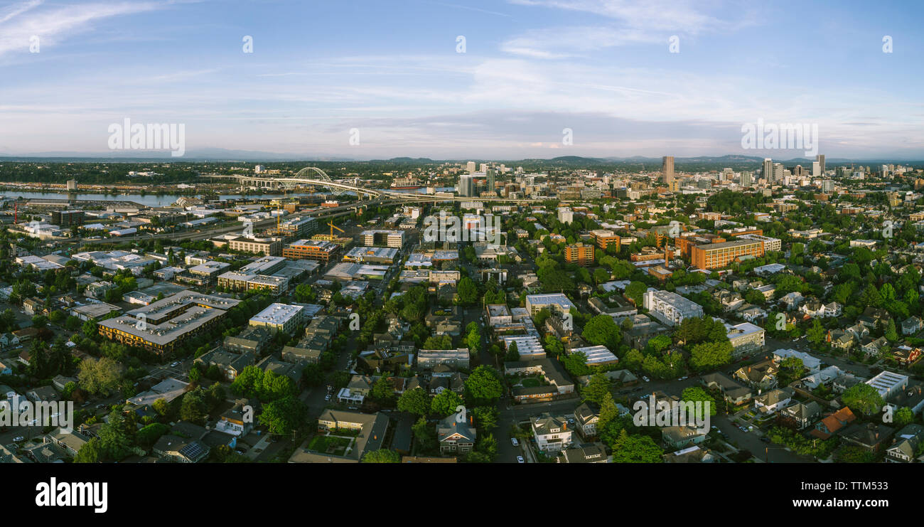 Elevato angolo di visione del paesaggio urbano contro sky Foto Stock