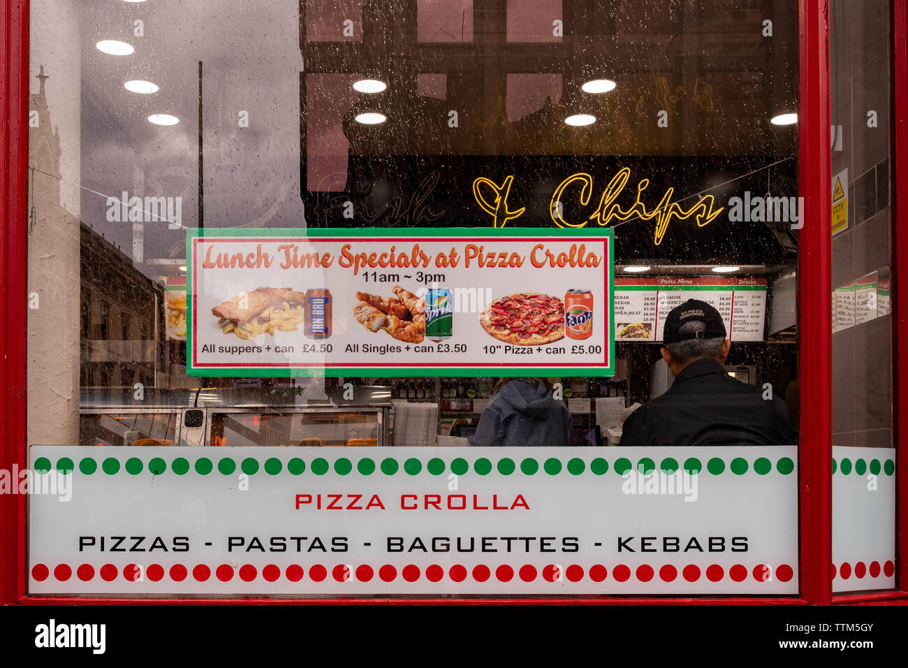 Il pranzo volte Offerte a crolla pizza fast food a Glasgow, Scotland, Regno Unito Foto Stock