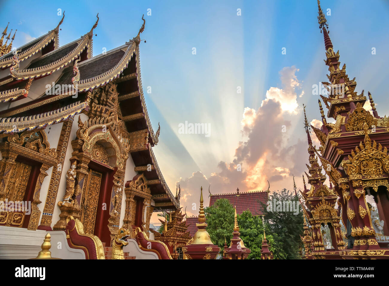 Pagoda Wat Rajamontean, Thailandia e un tramonto meraviglioso Foto Stock