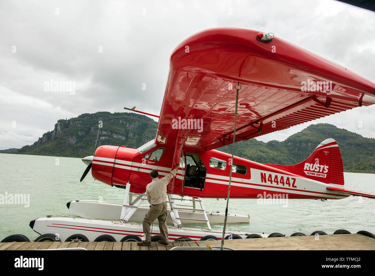 Stati Uniti d'America, Alaska, Redoubt Bay, Grande Fiume Lago, arrivando sul piano di flottazione a Redoubt Bay Lodge Foto Stock