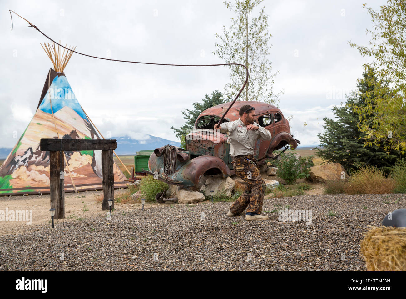 Stati Uniti d'America, Nevada, pozzi, gli ospiti possono usufruire di lezioni di funi durante il loro soggiorno a Mustang monumento, un lusso sostenibile eco friendly resort e pr Foto Stock