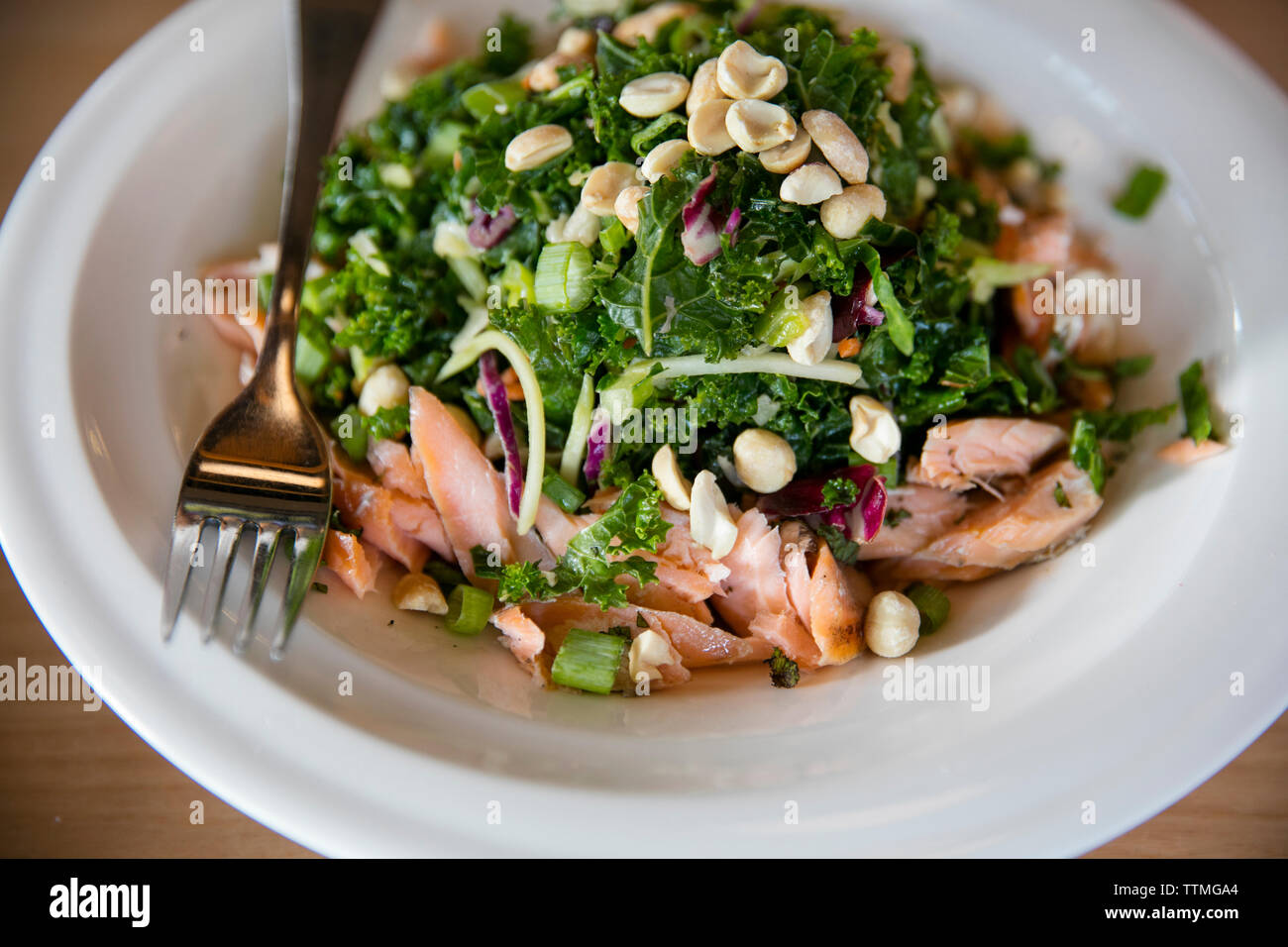 Stati Uniti d'America, Oregon, piegare, Pacific Pizza e birra, kale sald steelhead il salmone Foto Stock