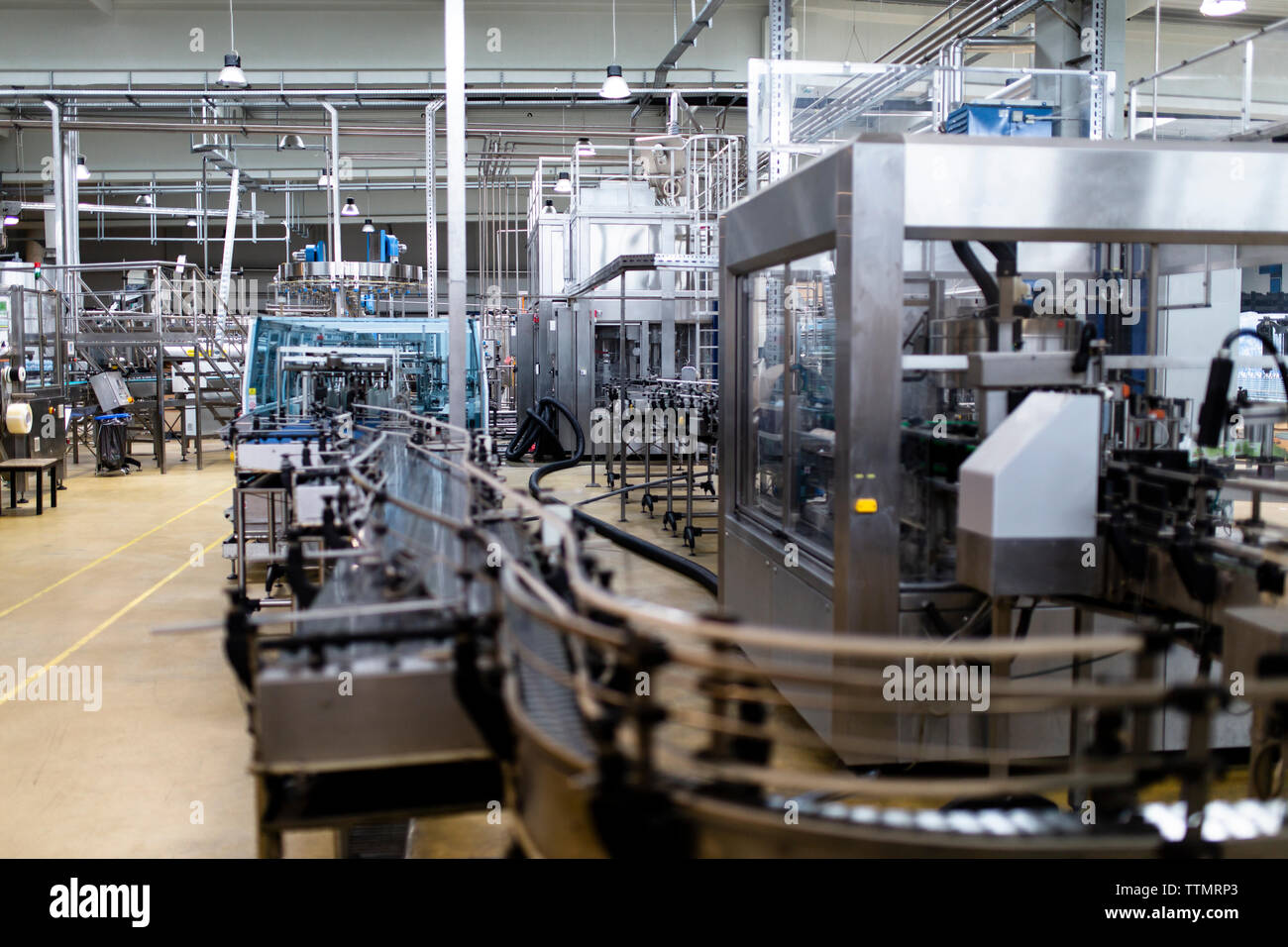 Impianti di imbottigliamento in fabbrica Foto Stock