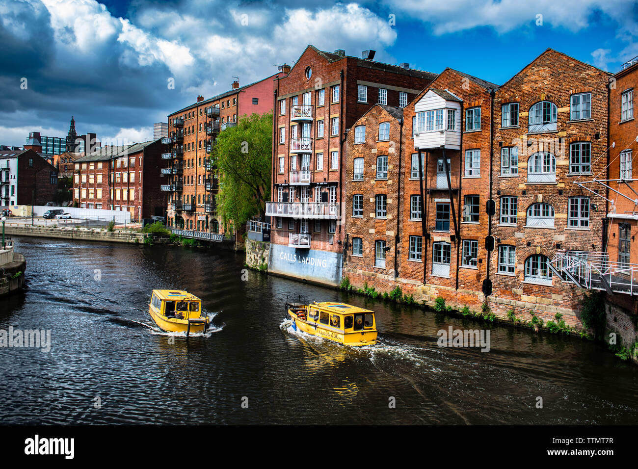 Il fiume Aire a Leeds, Yorkshire. raccolta di colore + immagini in bianco e nero Foto Stock