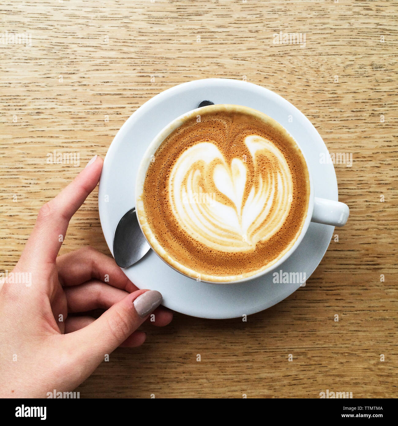Close-up di donna con la tazza di caffè Foto Stock