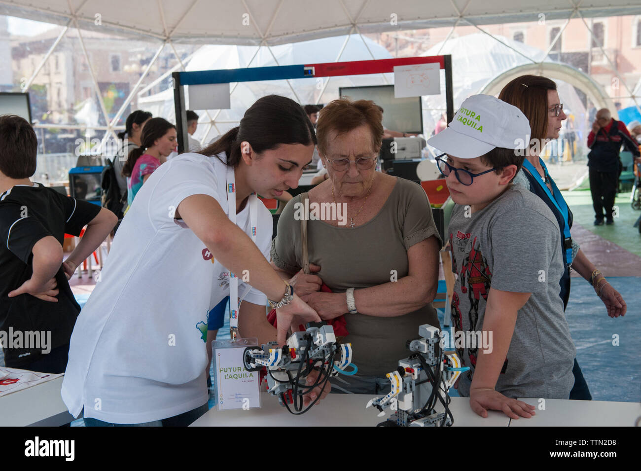 L'Aquila, Italia: Futura L'Aquila, l'ultimo stadio della futura, una manifestazione itinerante promossa dal Ministero dell'Istruzione Università e Ricerca Foto Stock