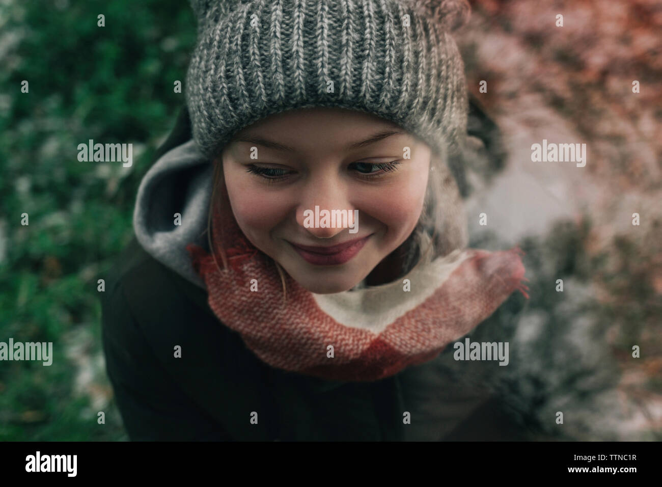 La ragazza di vestiti caldi Foto Stock