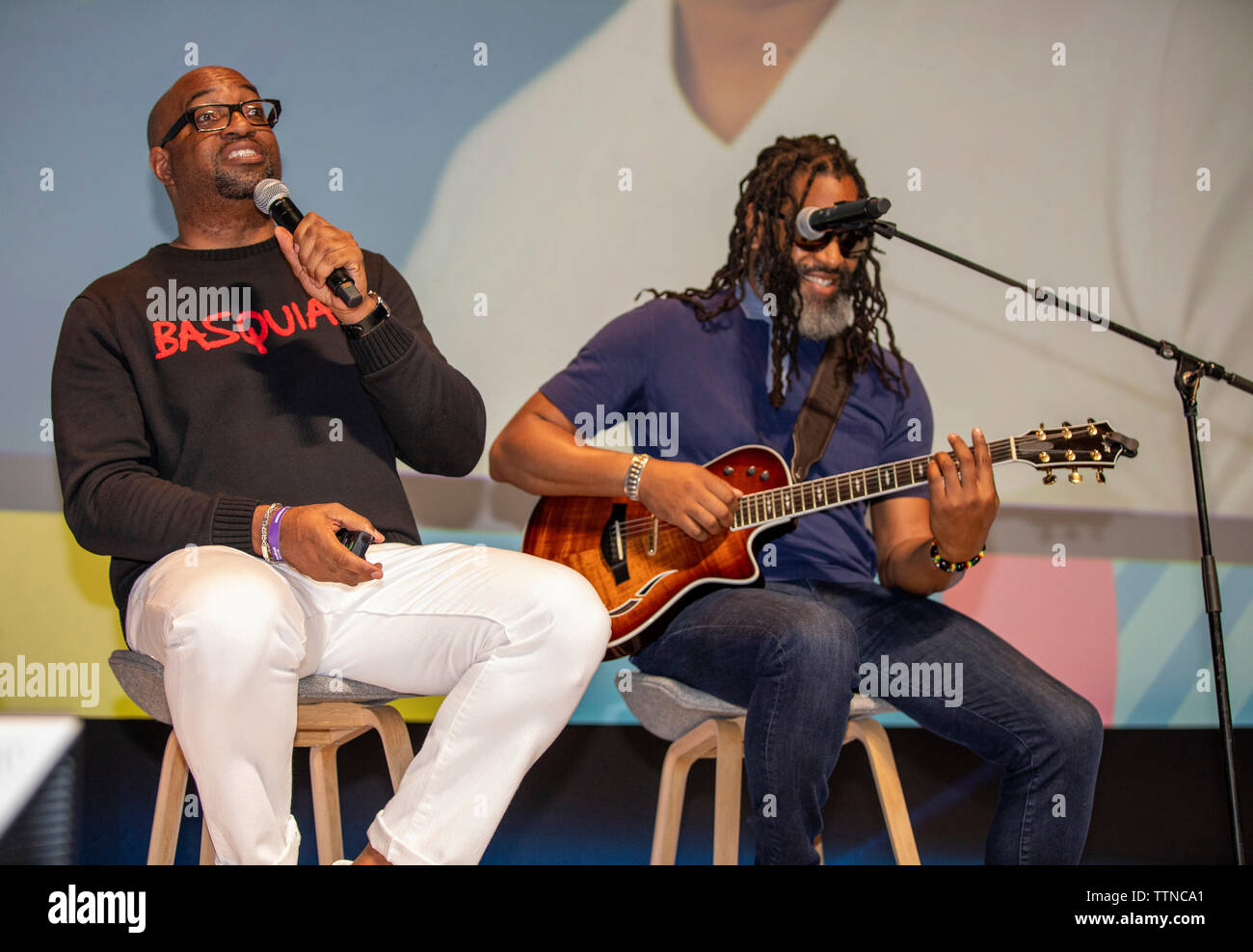 Cannes, Francia, 17 giugno 2019, Kwame Alexander NY Times autore di bestseller e Randy Preston frequentare la potenza della storia a Cannes Lions Festival - Festival Internazionale di Creatività © ifnm / Alamy Live Foto Stock