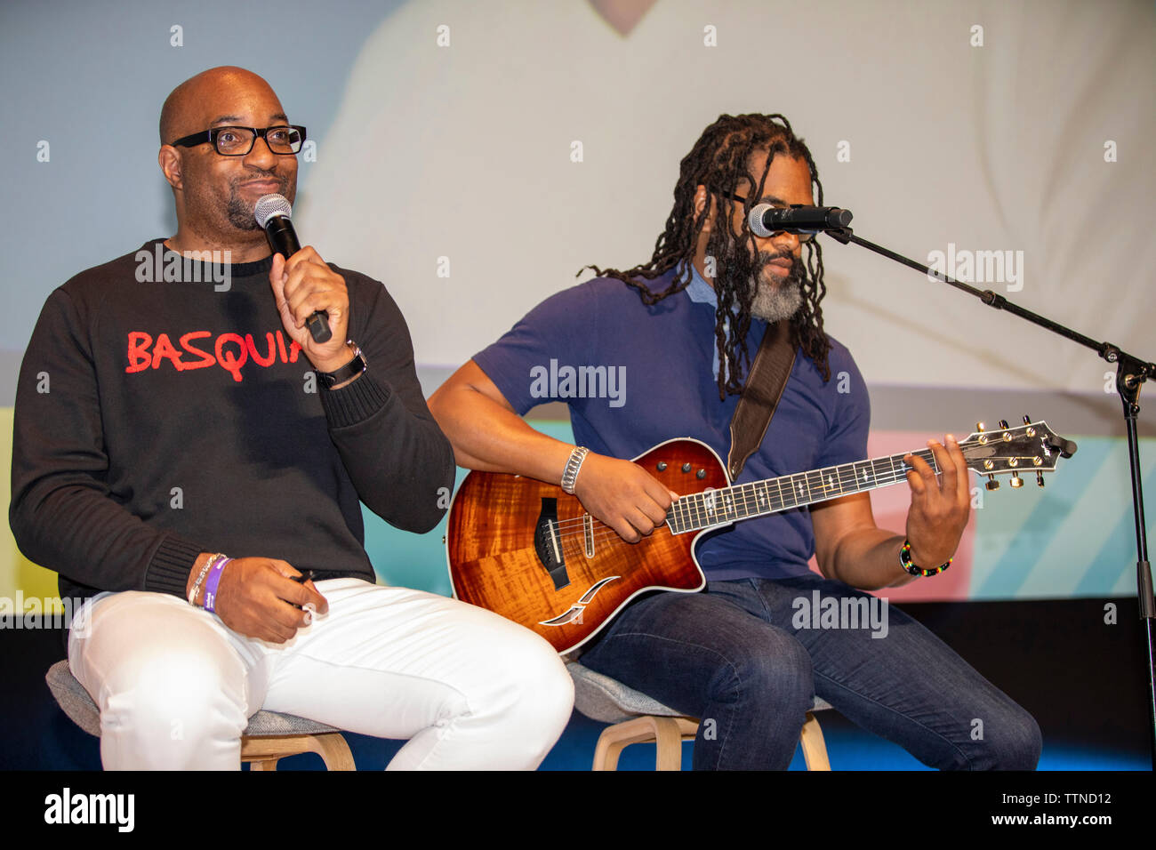 Cannes, Francia, 17 giugno 2019, (da sinistra) Kwame Alexander NY Times autore di bestseller e Randy Preston frequentare la potenza della storia a Cannes Lions Festival - Festival Internazionale di Creatività © ifnm / Alamy Live Foto Stock