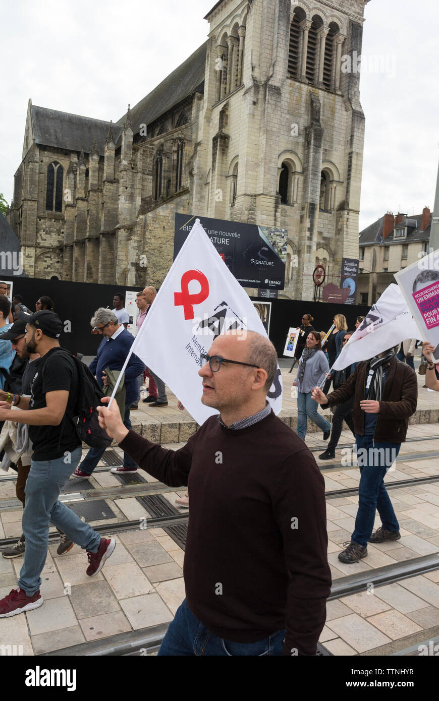 Tours, FRANCIA, ONG AIUTANTI, attivisti HIV AIDS che protestano per i fondi del mondo, la gente marzo strada, protesta sociale Foto Stock